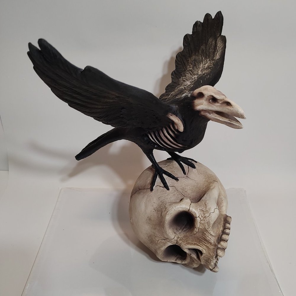 Bethany Lowe - Halloween - Raven on Skull